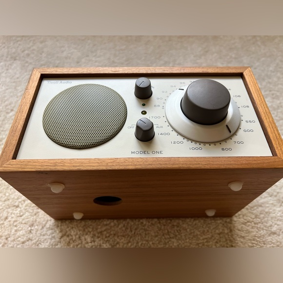 Tivoli Audio Model One AM / FM Table Radio, Classic / Walnut, 2.4 Lb - Picture 4 of 12